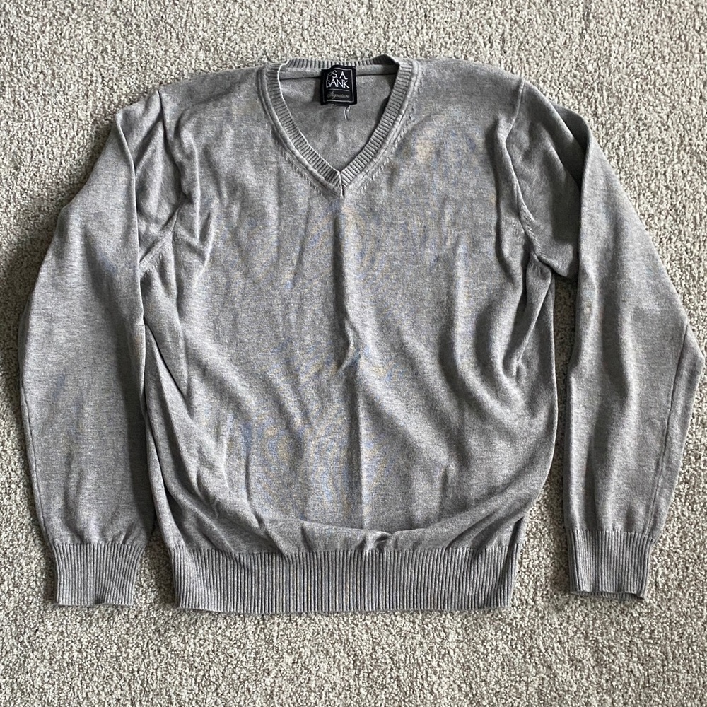 Jos. A Bank Men's V-Neck Sweater in Light Gray